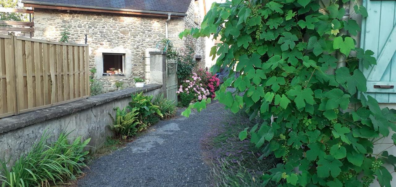 Gite Les Petits Chemins Ledeuix Buitenkant foto
