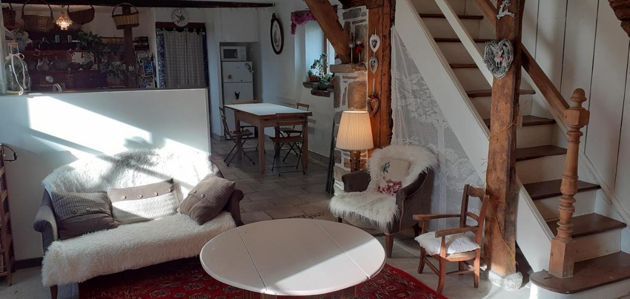 Gite Les Petits Chemins Ledeuix Buitenkant foto