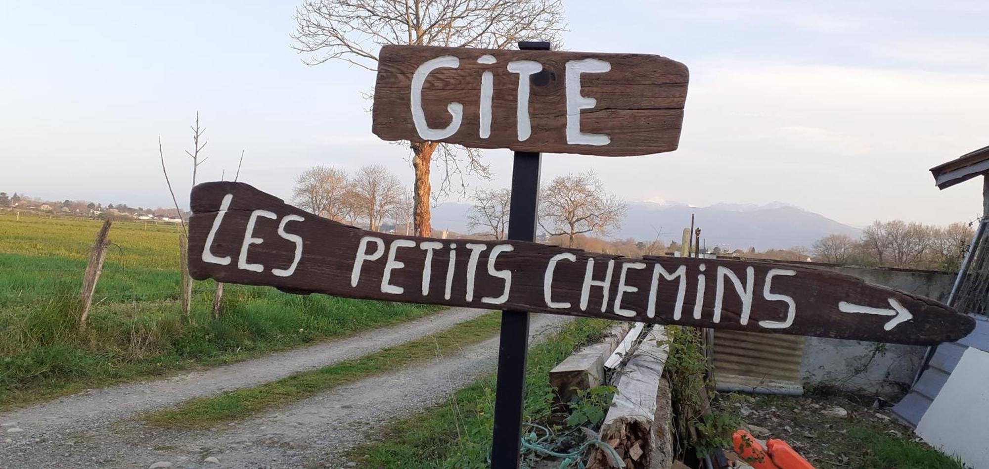 Gite Les Petits Chemins Ledeuix Kamer foto